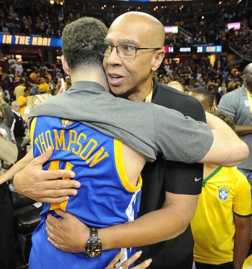 社媒出现 社媒出现